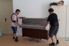 2019-09-06 Nové pianino do 5.třídy